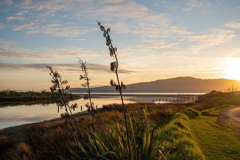 Photo of property in 116 Queens Road, Waikanae Beach, Waikanae, 5036