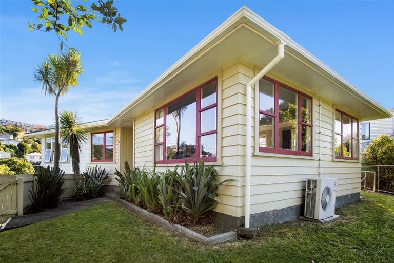 Photo of property in 1 Angell Street, Johnsonville, Wellington, 6037
