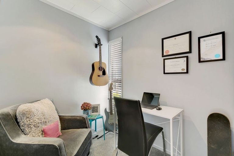 Photo of property in 11 Leeward Drive, Whitby, Porirua, 5024