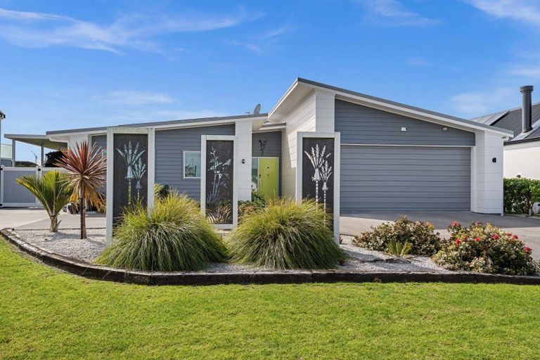 Photo of property in 6 Fred Carr Place, One Tree Point, 0118