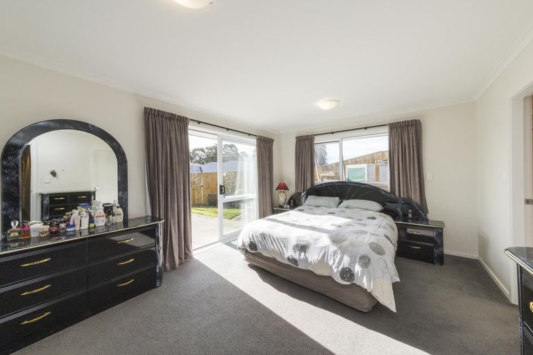 Photo of property in 28 Galea Grove, Kelvin Grove, Palmerston North, 4414