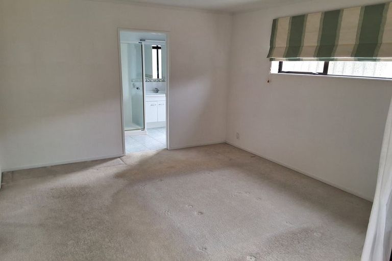 Photo of property in 53 Golfland Drive, Golflands, Auckland, 2013