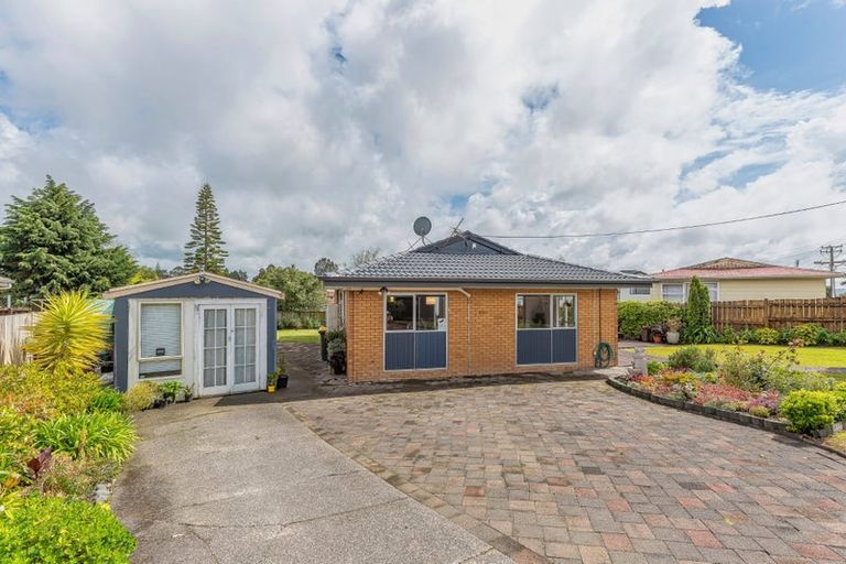 Photo of property in 140 Colwill Road, Massey, Auckland, 0614