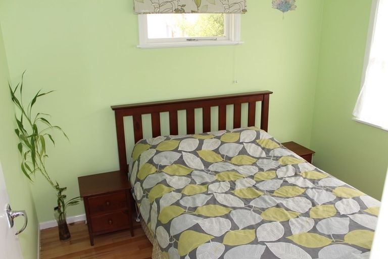 Photo of property in 6 Warren Street, Paparangi, Wellington, 6037