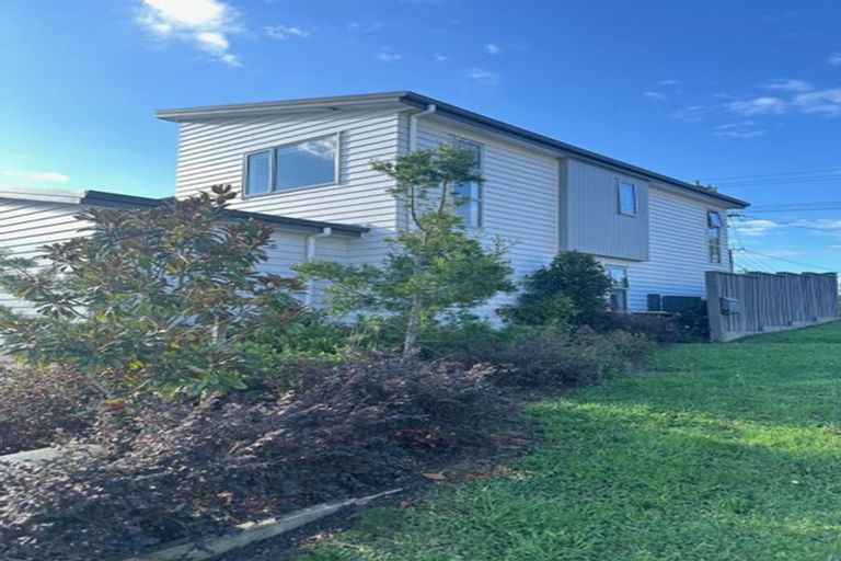 Photo of property in 1a Pavola Grove, Glenfield, Auckland, 0629