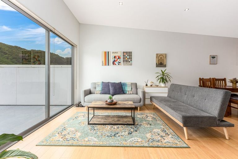 Photo of property in 77 Saddleback Grove, Karori, Wellington, 6012