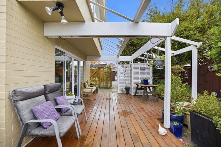 Photo of property in 2/122 Harewood Road, Papanui, Christchurch, 8053