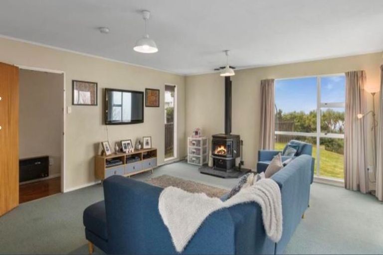 Photo of property in 6 Owaka Close, Kelson, Lower Hutt, 5010