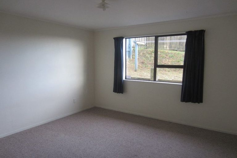 Photo of property in 16 Nalanda Crescent, Broadmeadows, Wellington, 6035