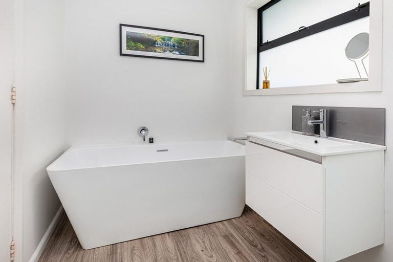 Photo of property in 402 Ilam Road, Bryndwr, Christchurch, 8053