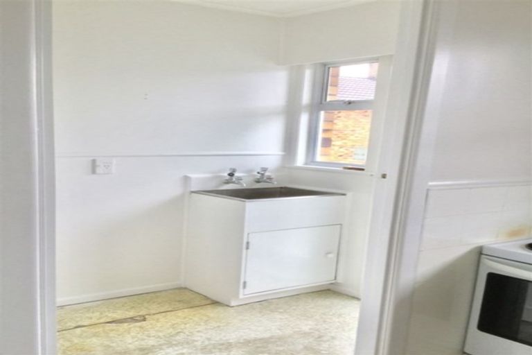 Photo of property in 2/79 Rimu Street, New Lynn, Auckland, 0600