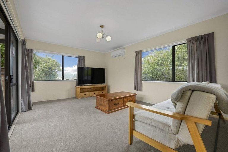 Photo of property in 5 Oakhaven Place, Ranui, Auckland, 0612