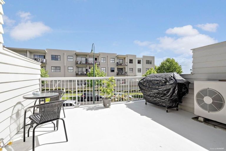 Photo of property in 10/46 Carlos Drive, Flat Bush, Auckland, 2016