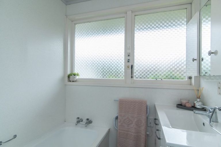 Photo of property in 12 Leybourne Avenue, Waikanae, 5036