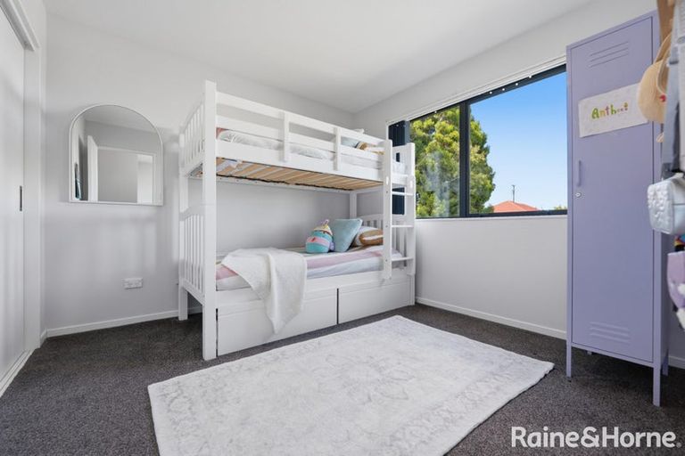 Photo of property in 19b Standage Lane, Kelston, Auckland, 0602
