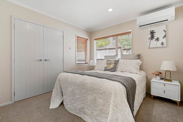 Photo of property in 3 Borthwick Close, Flat Bush, Auckland, 2016