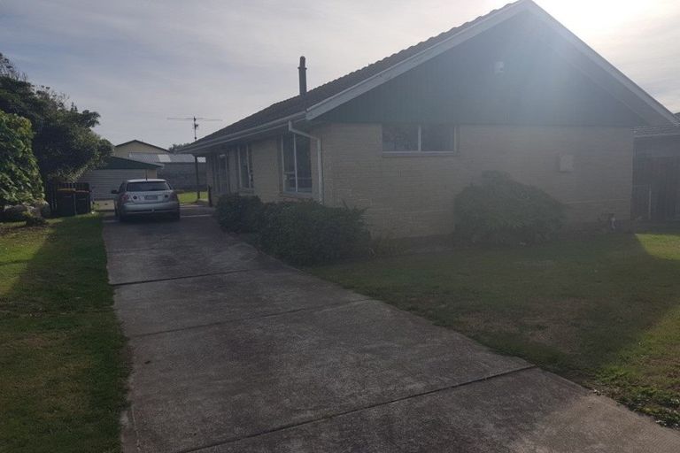 Photo of property in 6 Queenspark Drive, Parklands, Christchurch, 8083