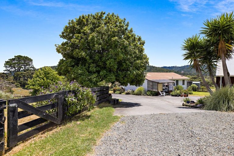 Photo of property in 380 Kaipara Coast Highway, Helensville, Kaukapakapa, 0871