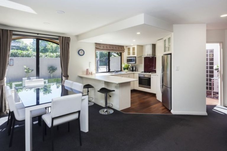 Photo of property in 135 Fendalton Road, Fendalton, Christchurch, 8052