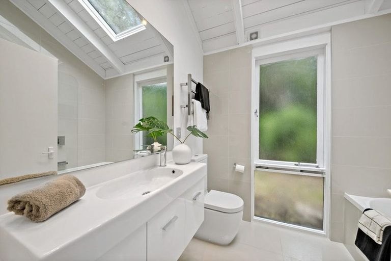 Photo of property in 26 Braemar Road, Castor Bay, Auckland, 0620