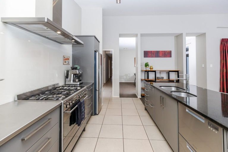 Photo of property in 19 Shalimar Place, Huntington, Hamilton, 3210