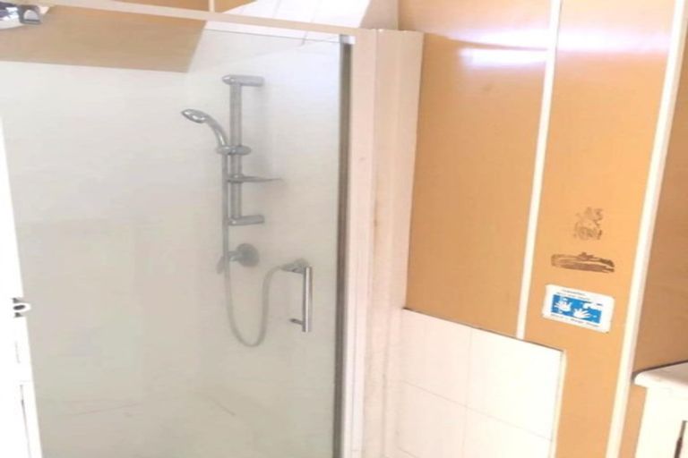 Photo of property in 3/4 Hutchinson Avenue, New Lynn, Auckland, 0600