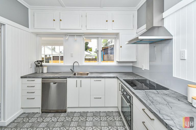 Photo of property in 1/24 Great South Road, Papakura, 2110