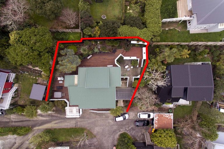 Photo of property in 2/24 Colonial Road, Birkenhead, Auckland, 0626