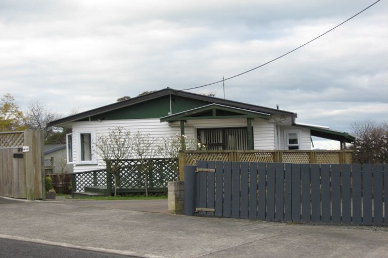 Photo of property in 25 Domain Road, Waipawa, 4210