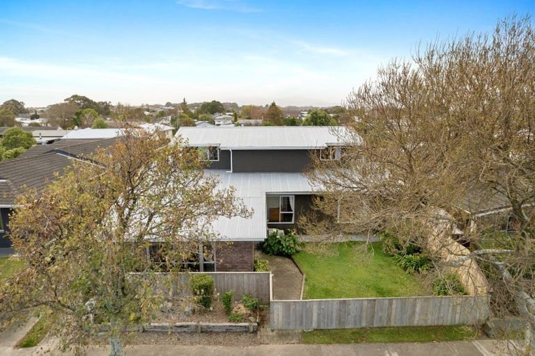 Photo of property in 19 Hillcrest Drive, Kelvin Grove, Palmerston North, 4414