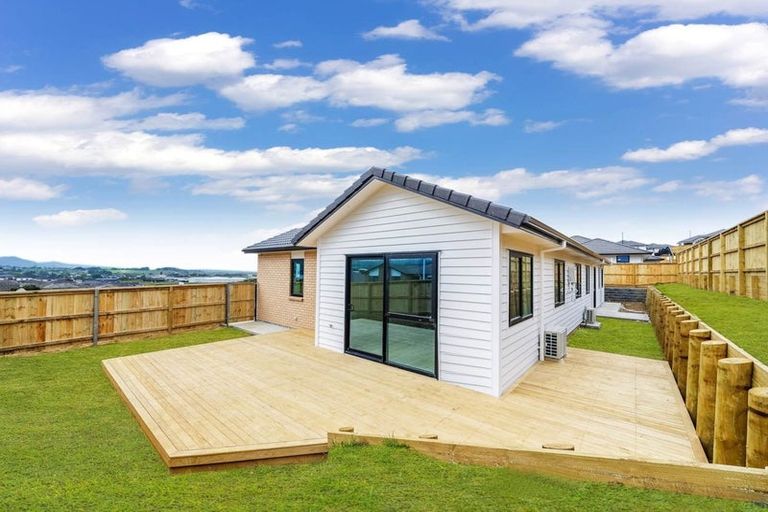 Photo of property in 16 Viv Green Place, Pokeno, 2402