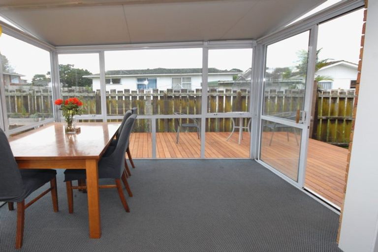 Photo of property in 1/11 Kapiti Place, Sunnynook, Auckland, 0620