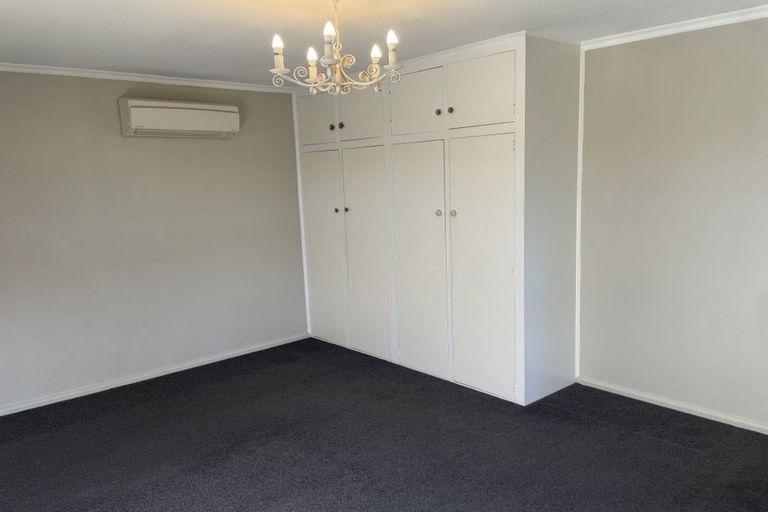 Photo of property in 17 Oakfield Street, Burnside, Christchurch, 8053
