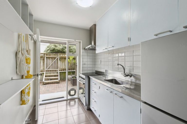 Photo of property in 3/21 Duchess Place, Maupuia, Wellington, 6022