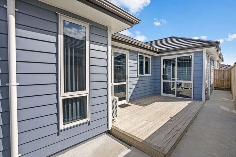 Photo of property in 18 Sapwood Crescent, Takanini, 2110