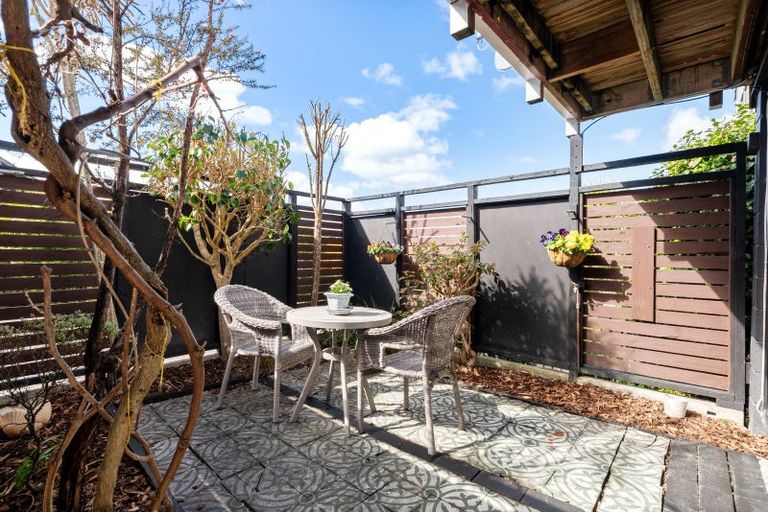 Photo of property in 5 Cassis Place, Crofton Downs, Wellington, 6035