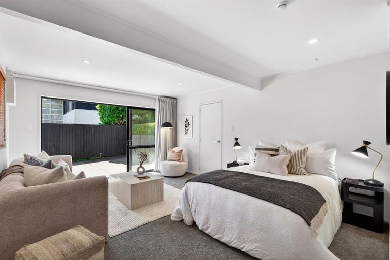 Photo of property in 2/10 Sylvan Park Avenue, Milford, Auckland, 0620