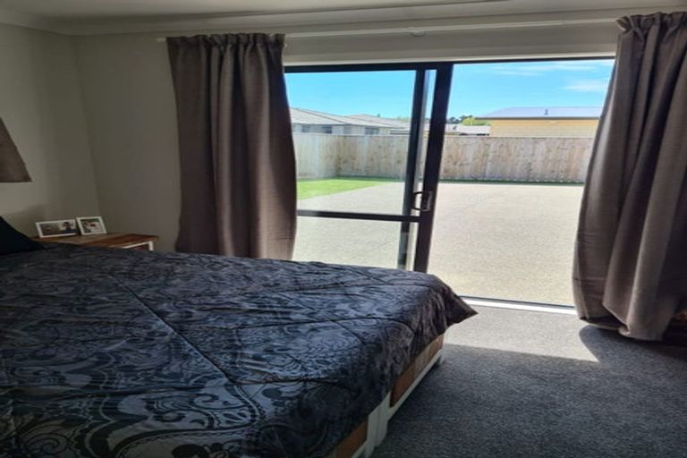 Photo of property in 10 Bridford Way, Paraparaumu, 5032