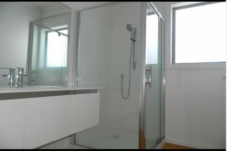 Photo of property in 36 Sohlue Place, Oteha, Auckland, 0632