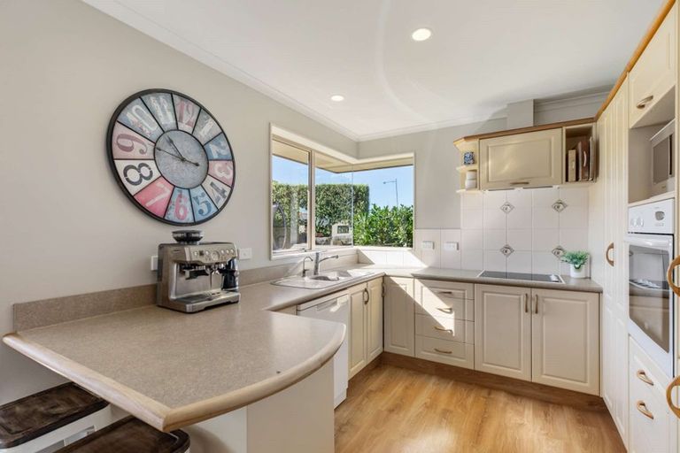 Photo of property in 2 Highbury Place, Nawton, Hamilton, 3200