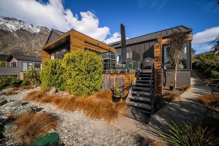 Photo of property in 9 Mckellar Drive, Jacks Point, Queenstown, 9371