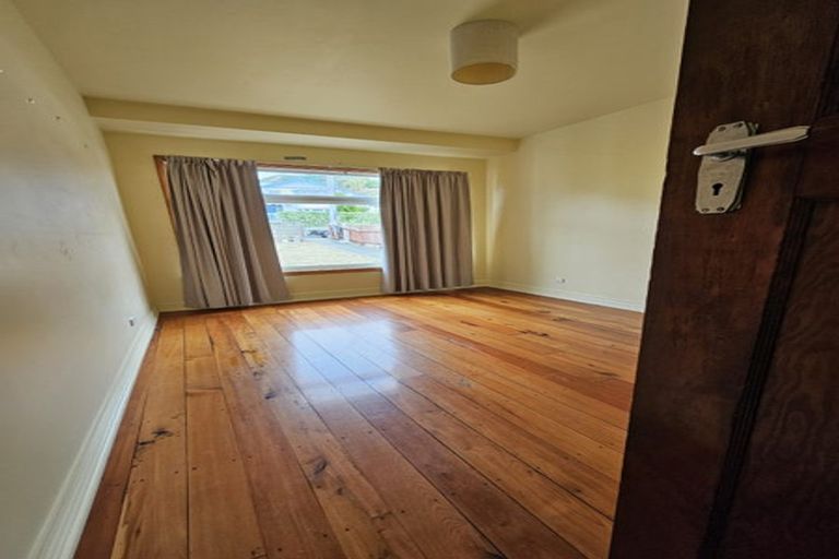 Photo of property in 83 Eden Street, Island Bay, Wellington, 6023
