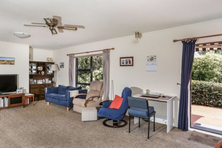 Photo of property in 6 Riverside Drive, Waiuku, 2123