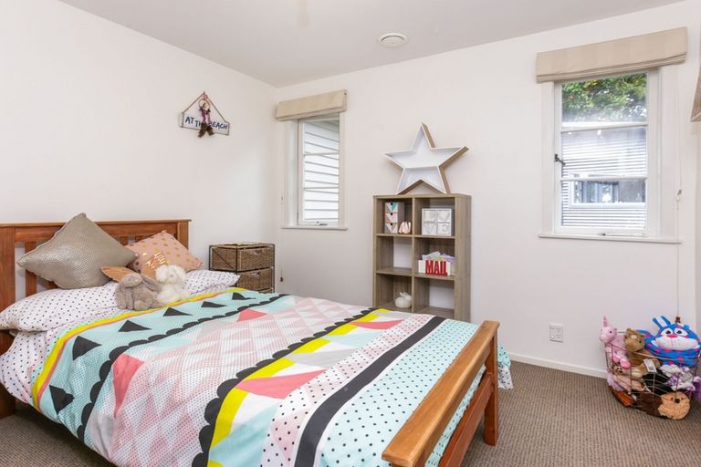 Photo of property in 54 Hollywood Avenue, Titirangi, Auckland, 0604