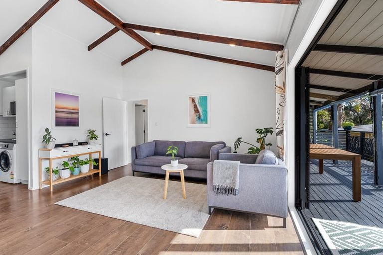 Photo of property in 5b Kauri Road, Stanmore Bay, Whangaparaoa, 0932