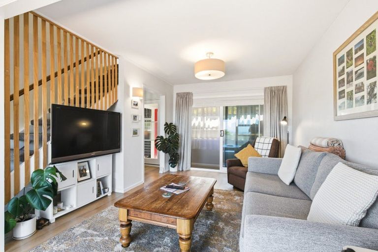 Photo of property in 12 Middlesex Place, Northland, Wellington, 6012