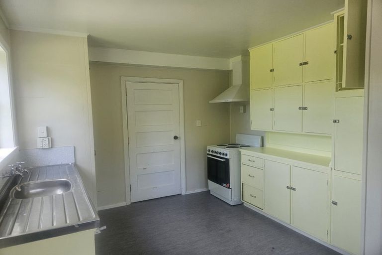 Photo of property in 14 Newall Avenue, Bryndwr, Christchurch, 8052