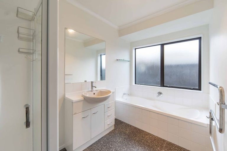 Photo of property in 16 Ravenscourt Place, Huntington, Hamilton, 3210