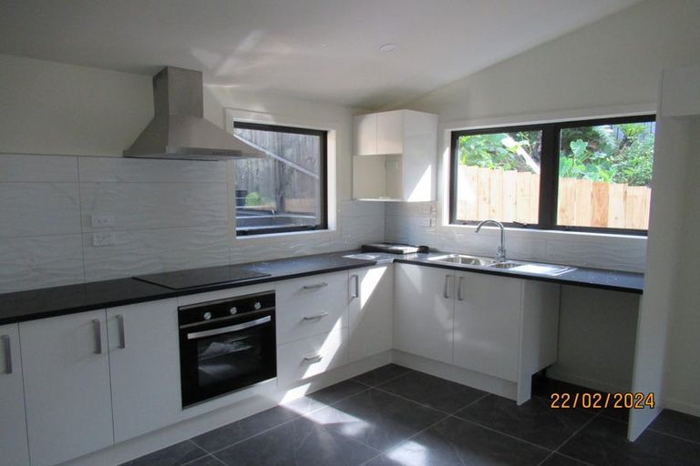 Photo of property in 5 Fernhaven Place, Massey, Auckland, 0614