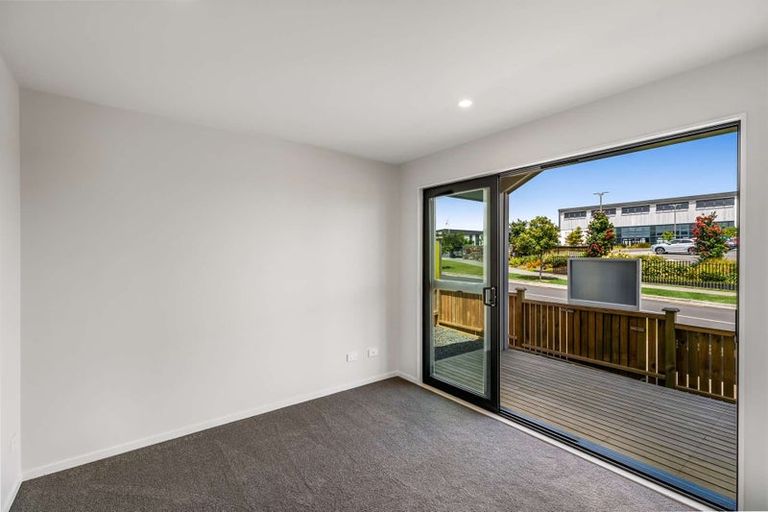 Photo of property in 6 Rorotu Avenue, Karaka, 2113